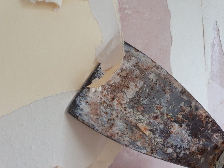 Remove Stubborn Wallpaper – Stripping Back