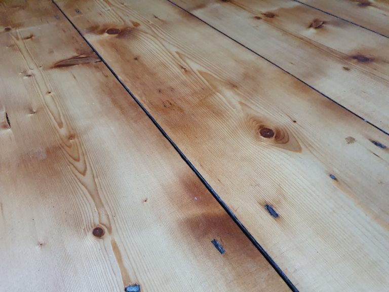 Restoring Wooden Floorboards & Finishing – No Pain No Grain